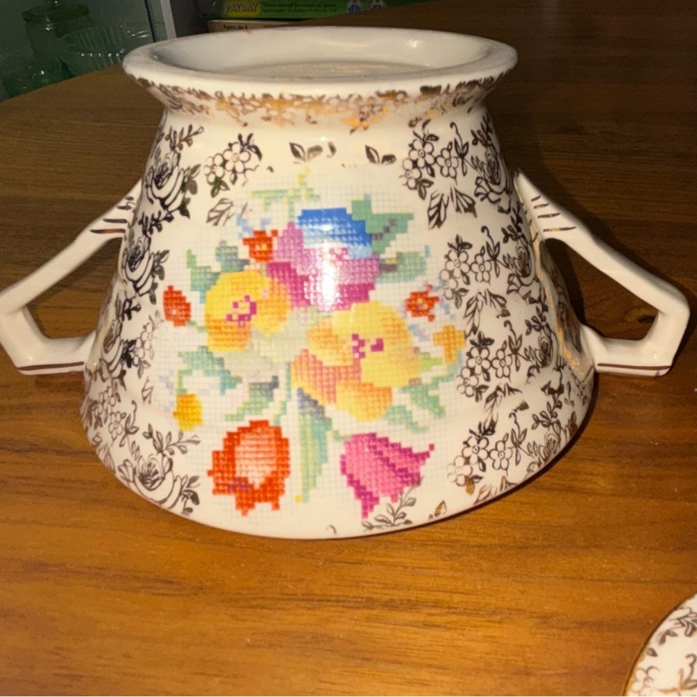 H&K Tunstall 1940s china double handled sugar bowl & lid in Old English Sampler - Picture 6 of 9
